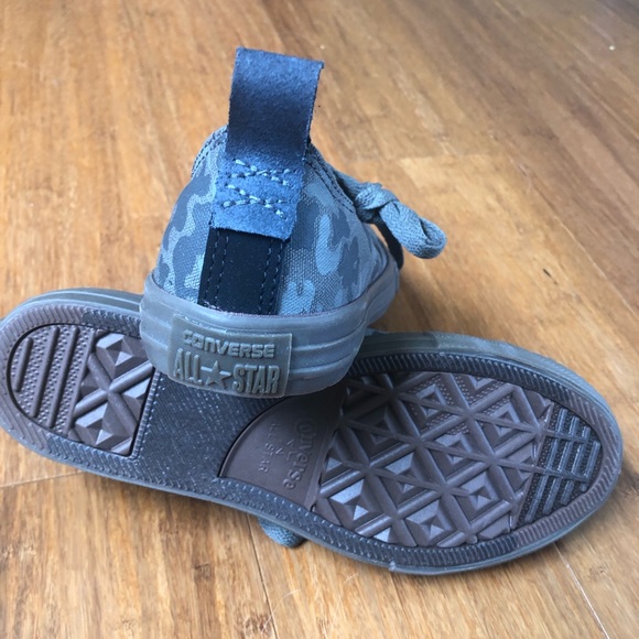 Converse - Size 5 Jrs/Size 7 Women’s sneakers - Picture 2 of 4